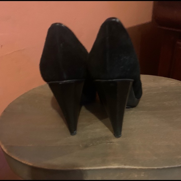 Michael by Michael Kors Stacked Platform Pump. - Picture 2 of 5